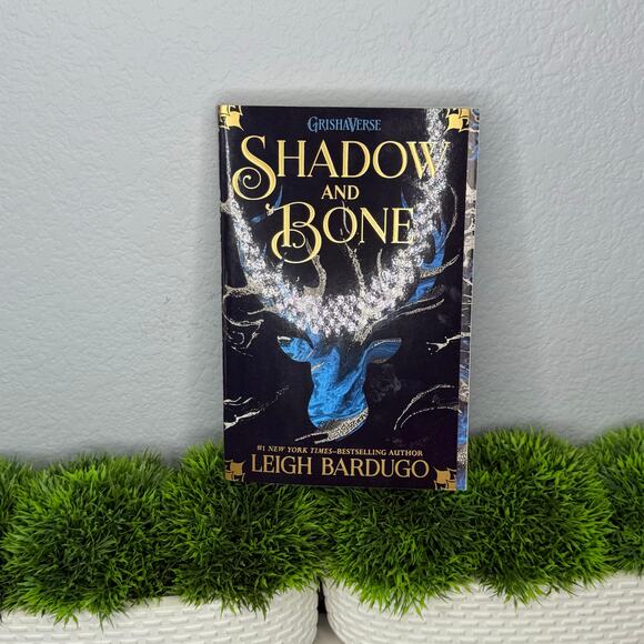 NEW Grishaverse Shadow and Bone by Leigh Bardugo - Picture 1 of 3